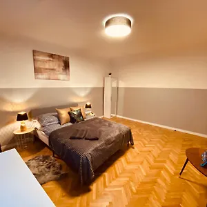 Clicktheflat Karmelicka Hostel